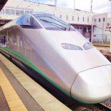 E3系新幹線電車「つばさ」、奥羽本線・米沢駅（2010年撮影）