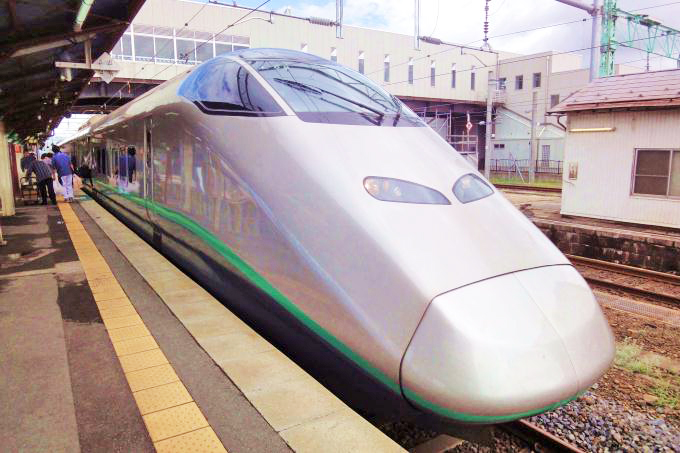 E3系新幹線電車「つばさ」、奥羽本線・米沢駅（2010年撮影）