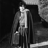 ひょうひょうとしていて一見頼りなさそうに見える探偵の金田一耕助に扮する俳優・古谷一行＝1977年2月　写真提供：産経新聞社