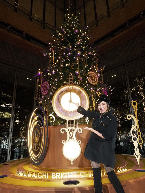 松任谷由実が登場！ 8mの生木を使ったクリスマスツリーが輝く「Marunouchi Bright Christmas 2022 YUMING 50th BANZAI ！～」