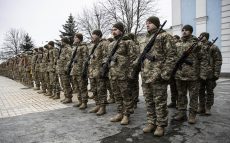 「手が銃に凍り付くような世界」　ウクライナ軍大佐が語った、冬を迎えたウクライナ戦線