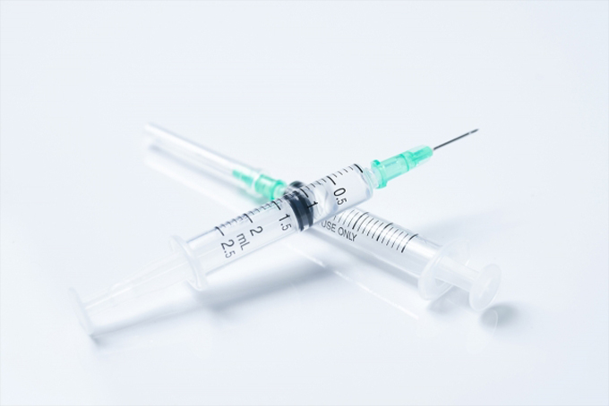 新型コロナ対策「緩和のタイミング」とワクチン有料化の是非　医師が解説