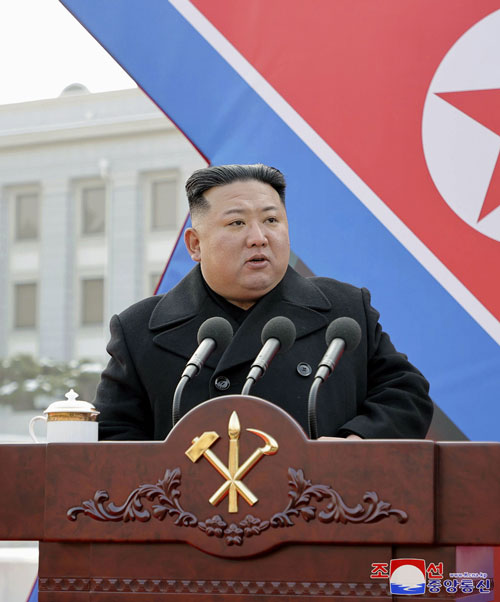 口径600ミリの超大型放射砲の「贈呈式」で演説する北朝鮮の金正恩朝鮮労働党総書記（朝鮮中央通信＝共同）　撮影： 2022年12月31日、平壌