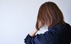 女性特有のうつ症状「月経前不快気分障害（PMDD）」に罹った場合、婦人科と精神科どちらに行けばいい？