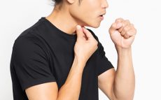 声の低い男性ほど「女性にモテる」　～男性ホルモンの研究結果で判明