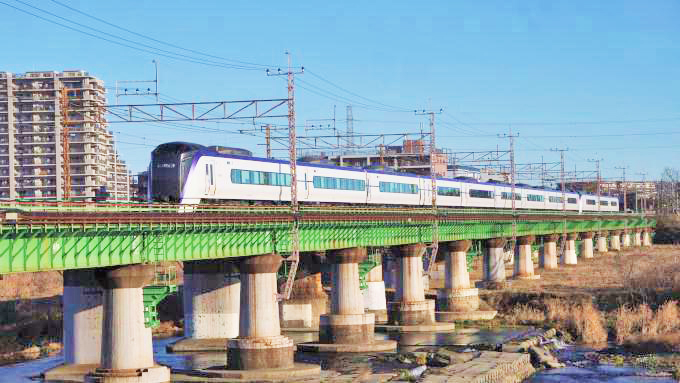 E353系電車・特急「あずさ」、中央本線・立川～日野間