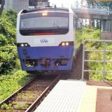 キハ48形気動車・快速「リゾートしらかみ」、五能線・ウェスパ椿山駅（2005年撮影）
