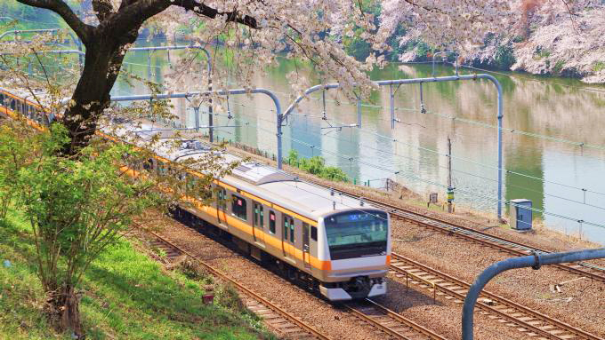 E233系電車「中央特快」、中央本線・市ヶ谷～飯田橋間