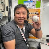 ヤクルト・オスナのファウルボールを、ラジオ実況席でキャッチした里崎智也氏