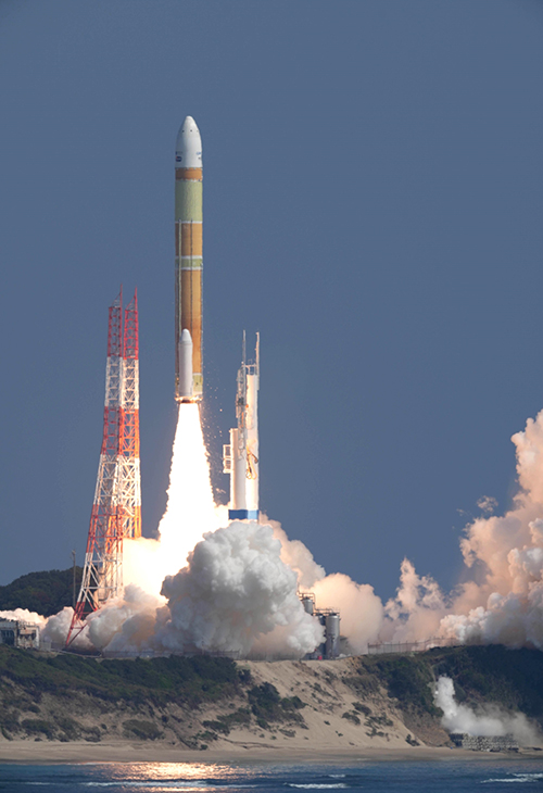 なぜ日本はロケット開発で遅れを取ってしまったのか　「ファルコン9」打ち上げに成功したスペースXとの「考え方の違い」