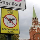 MOSCOW, May 4, 2023 (Xinhua) — A “No Fly Zone“ sign is seen near the Kremlin in Moscow, Russia, on May 3, 2023. Ukraine attempted to assassinate Russian President Vladimir Putin on Tuesday night by using two drones to attack his Kremlin residence, Russia‘s presidential press service said Wednesday.
   The Kremlin said the military and special services used radar warfare to put the unmanned aerial vehicles out of action.
   Ukrainian Presidential Advisor Mykhailo Podolyak told the government-run Ukrinform news agency that Ukraine was not involved in the alleged drone attack on the Kremlin. (Photo by Alexander Zemlianichenko Jr/Xinhua)＝ 配信日： 2023年5月4日、クレジット：新華社／共同通信イメージズ