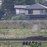 男が猟銃発砲、立てこもり 　男が立てこもっていた現場周辺＝2023年5月26日午前4時40分、長野県中野市　写真提供：共同通信社