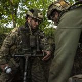 ウクライナ東部ドネツク州で、ロシア側拠点への攻撃の準備をするウクライナ兵＝2023年6月2日（ゲッティ＝共同）