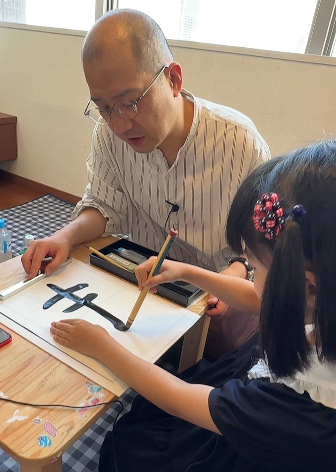春風亭一之輔、8歳女子リスナーに習字を指導「いや〜楽しかったです」の写真
