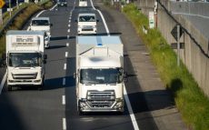 トラック 高速道路の速度規制引き上げ検討「その前に自動ブレーキの義務化」辛坊治郎が指摘