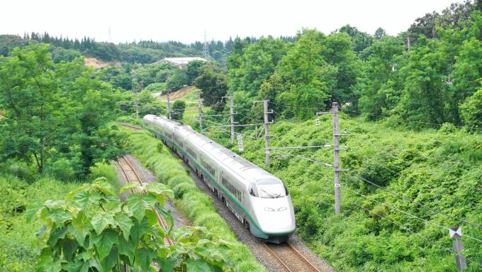E3系新幹線電車「つばさ」（シルバーカラー）、奥羽本線・舟形～新庄間