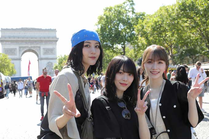 パリの街を楽しむ、櫻坂46メンバーたち　　カメラ：KASONO TAKAMURA