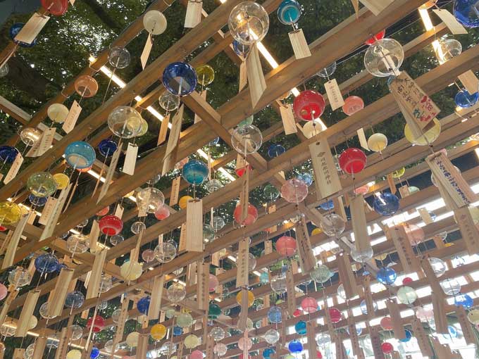 川越氷川神社で夏恒例の神事「縁むすび風鈴」開催中　ニッポン放送・前島花音アナの願いは……