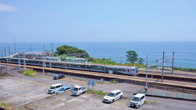 E257系電車・特急「踊り子」、東海道本線・根府川駅
