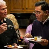 Rick Kimberley and Chinese Ambassador Qin Gang sample Iowa foods during the Ambassador’s visit to the Kimberley farm, on Friday, April 22, 2022, in rural Maxwell.　Sipa USA/時事通信フォト　