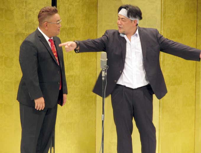 ロケット団の記念ライブでサプライズ漫才を披露したサンドウィッチマンの左から伊達みきお、富澤たけし＝東京・豊島区　撮影日：2020年09月11日　写真提供：産経新聞社