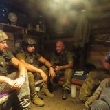 東部ルガンスク州の塹壕で命令を待つウクライナ軍兵士ら＝2023年8月19日　写真提供：産経新聞社