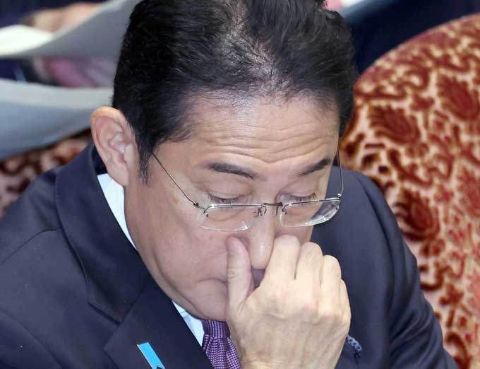 参院予算委員会に臨む岸田文雄首相＝2023年11月28日午前、国会・参院第１委員会室　写真提供：産経新聞社