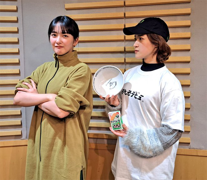 緑黄色社会・長屋晴子（左）とゲスト出演した親友の俳優・天野夏美（右）