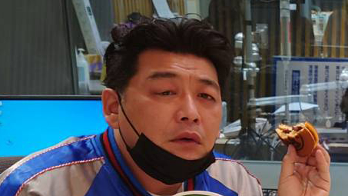 GCASqL-aAAAKeYiTR.jpg
