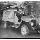 大隈重信の棺を乗せた霊柩車（1922年）　　PD