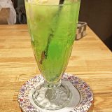 東京・有楽町「珈琲館　紅鹿舎」のクリームソーダ