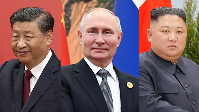 中国の習近平国家主席＝2022年10月、北京の人民大会堂（共同）　写真提供：共同通信社／北京で握手を交わすロシアのプーチン大統領（左）と中国の習近平国家主席（中国・北京）＝2023年10月18日　AFP＝時事　写真提供：時事通信／ロシア極東ウラジオストクで握手するプーチン大統領（右）と北朝鮮の金正恩朝鮮労働党委員長（ロシア・ウラジオストク）＝2019年4月25日　写真提供：時事通信