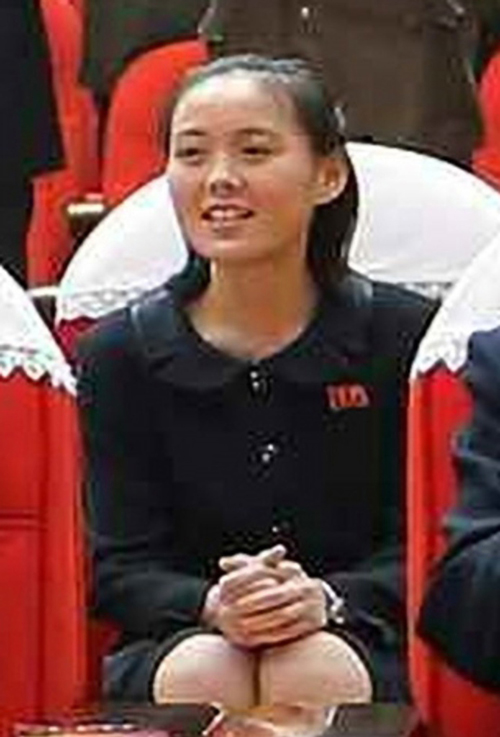 N.K. leader‘s sister Pictured is Kim Yo-jung, North Korean leader Kim Jong-un‘s younger sister, viewing a performance by Moranbong Band in Pyongyang on March 22, 2014. A South Korean government official, asking anonymity, said on March 30, the 27-year-old Kim was appointed chief secretary of the ruling Workers‘ Party in the first half of last year, a post equivalent to South Korea‘s presidential chief of staff. The chief secretary does not take part in policy decisions but is in charge of purchasing and providing daily necessities to the leader and his family. (Yonhap)/2014-03-31 10:26:59/ ＜ 1980-2014 YONHAPNEWS AGENCY. .＞ [Photo via Newscom]　ＹＯＮＨＡＰＮＥＷＳ／ニューズコム／共同通信イメージズ