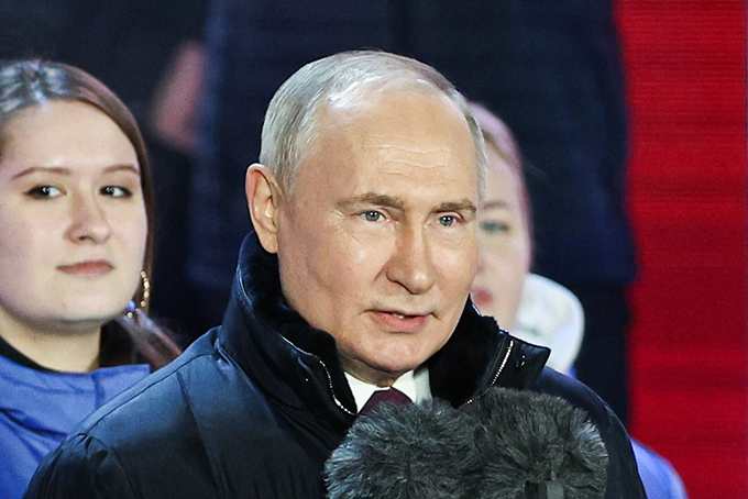 モスクワの「赤の広場」で開かれたクリミア半島併合10年を記念する集会で話すロシアのプーチン大統領＝2024年3月18日（タス＝共同）　写真提供：共同通信社
