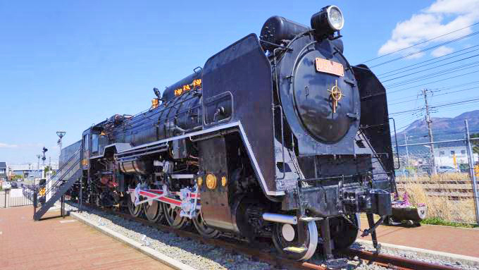 戦後の御殿場線で活躍したD52形蒸気機関車72号機（御殿場駅前）