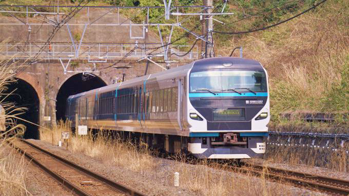 E257系電車・特急「踊り子」、東海道本線・横浜〜戸塚間