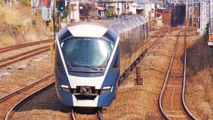 E261系電車・特急「サフィール踊り子」、東海道本線・川崎〜横浜間