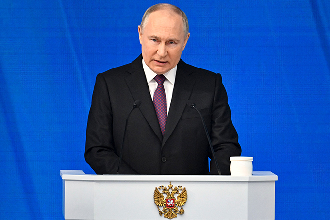 モスクワで、「年次教書演説」を行うロシアのプーチン大統領（ロシア・モスクワ）＝2024年2月29日　AFP＝時事　写真提供：時事通信