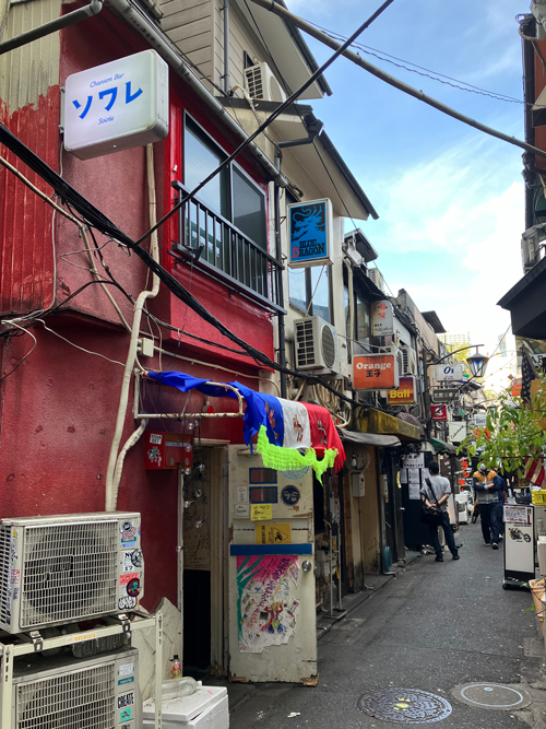 新宿ゴールデン街は外国人観光客の人気スポットに
