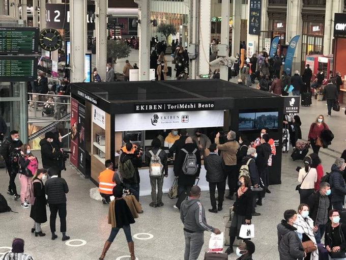2021～22年、パリ・リヨン駅に開設した店舗　画像提供：株式会社花善