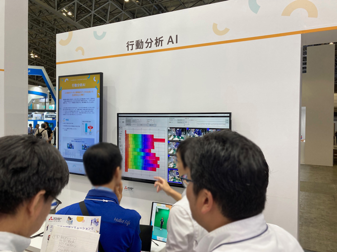 三菱電機のブースでは行動分析にAIを活用