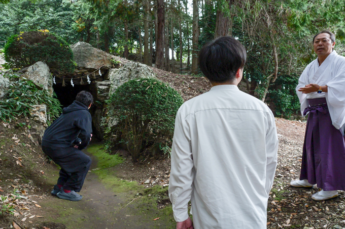 創建年代は不詳！？　古代の信仰跡が残る、織田信長も祈願した手力雄神社にてランパンプスが合格祈願！