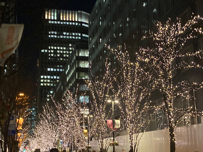 本年もありがとうございました（東京・丸の内仲通り）