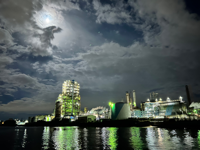 川崎市の工場夜景（撮影：内田雄基）