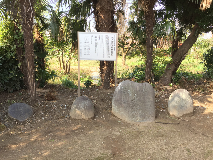 卯之助の生家近く香取神社の力石