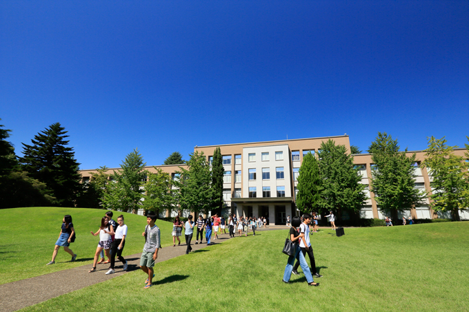 入試を乗り切るには日記とランニング！？　多彩な学びのある国際基督教大学の学生にランパンプスがインタビュー！