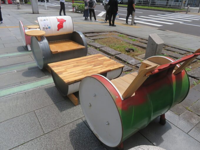 ドラム缶を再利用したソファとテーブル