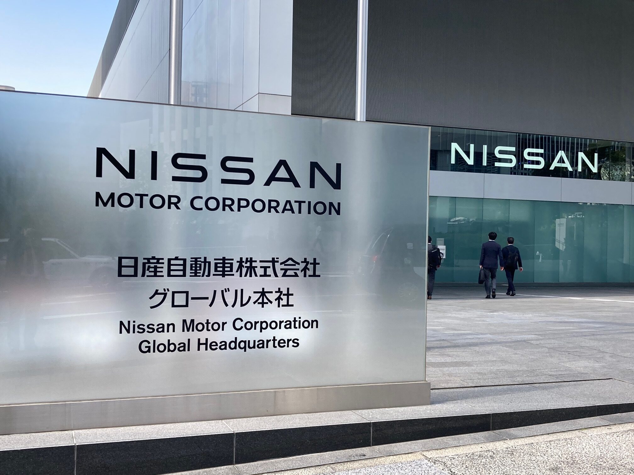 入口には「グローバル本社」の文字が躍る