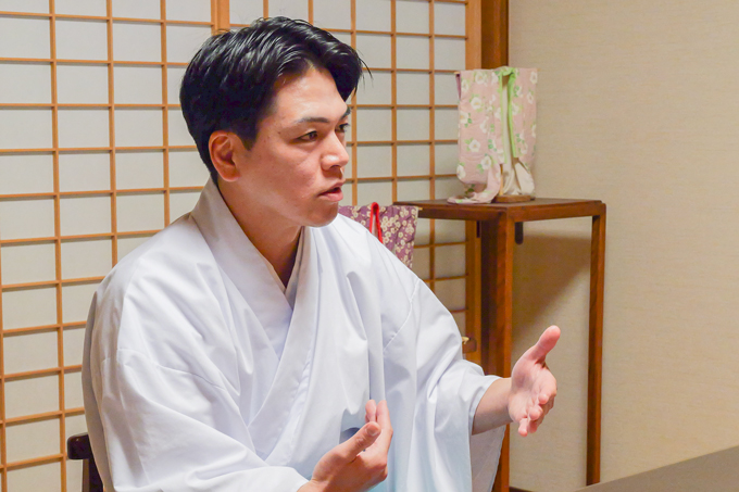 口伝で残された二千年の歴史！？　古来より天神を祀る、布多天神社にてランパンプスが合格祈願！