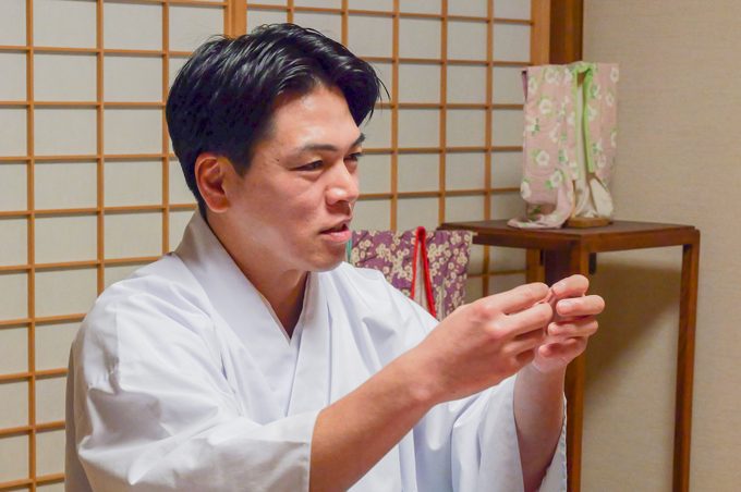 口伝で残された二千年の歴史！？　古来より天神を祀る、布多天神社にてランパンプスが合格祈願！